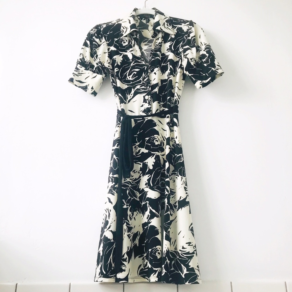 Guess Floral Short Sleeve Ivory Black Dress Small
